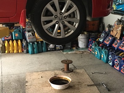 拖拉机保养中的机油选择与维护要点